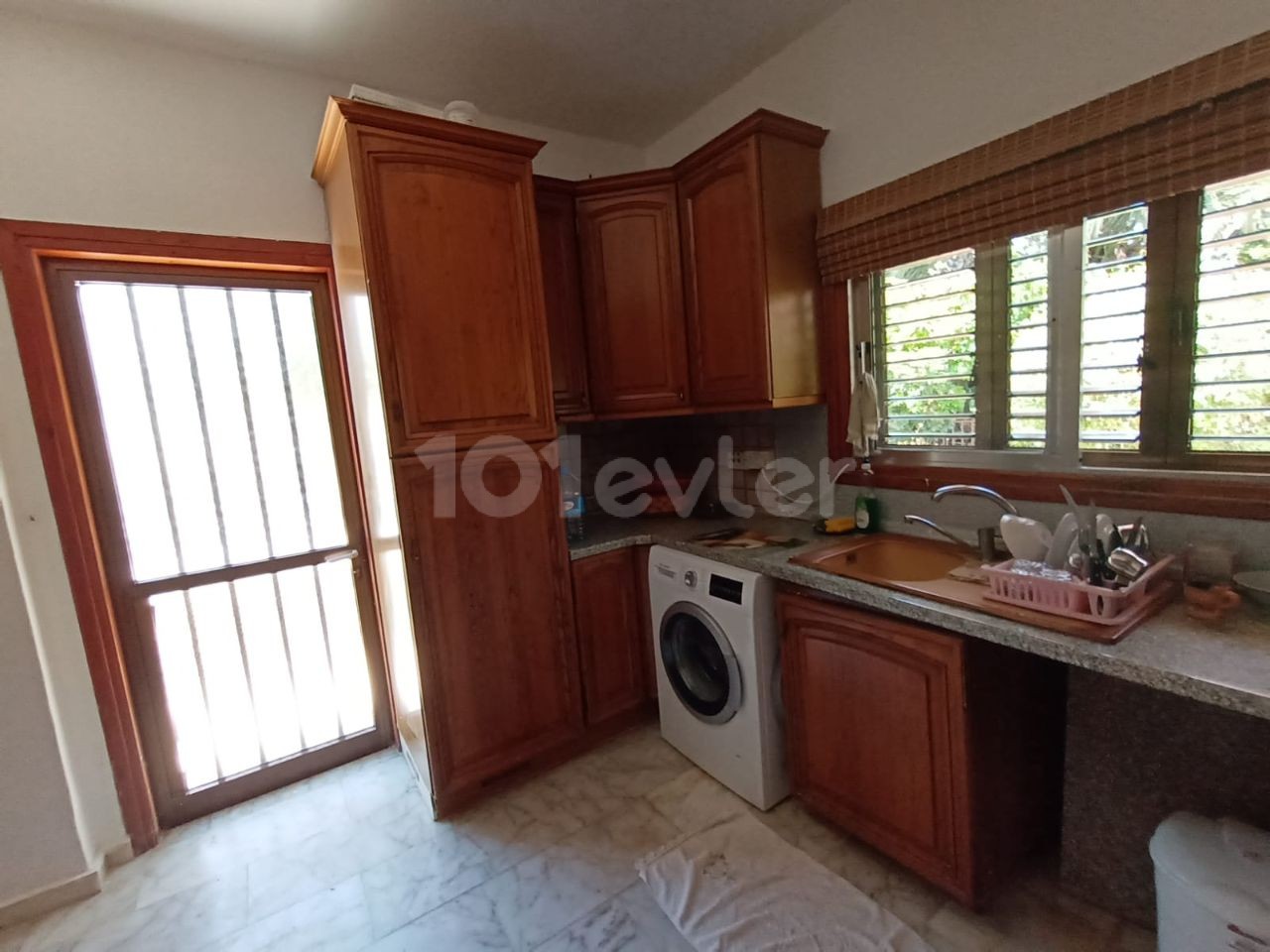 Girne'de ferah, aydınlık 4+1 villa