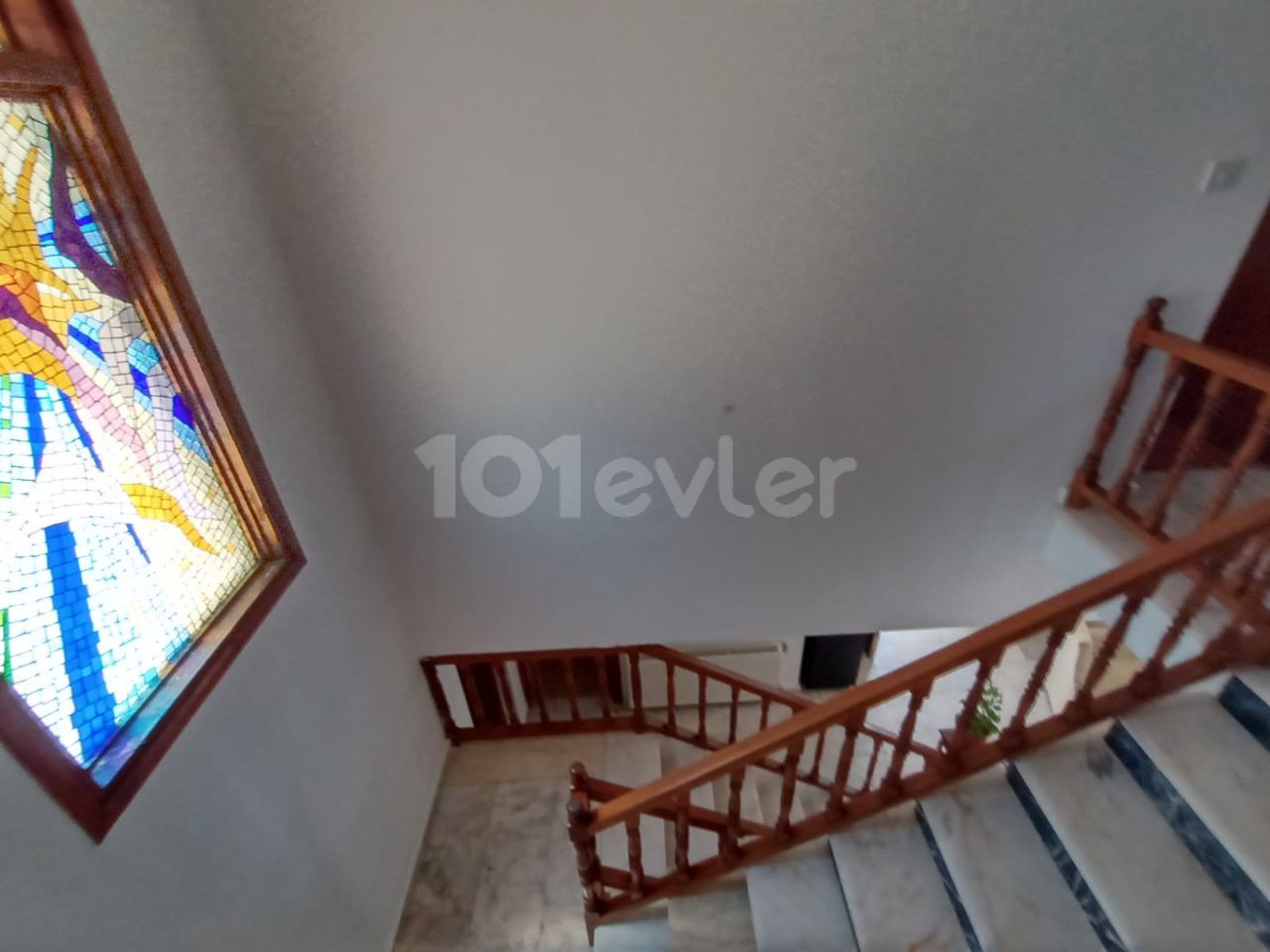 Girne'de ferah, aydınlık 4+1 villa