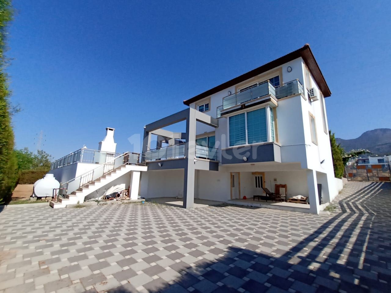 3+1 villa in Kyrenia Chatalköy. schöne Aussicht auf das Meer und die Berge. ** 