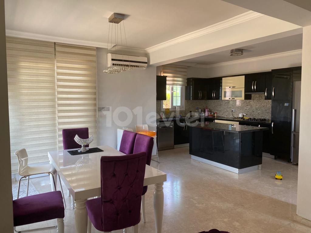 3+1 villa in Kyrenia Chatalköy. schöne Aussicht auf das Meer und die Berge. ** 