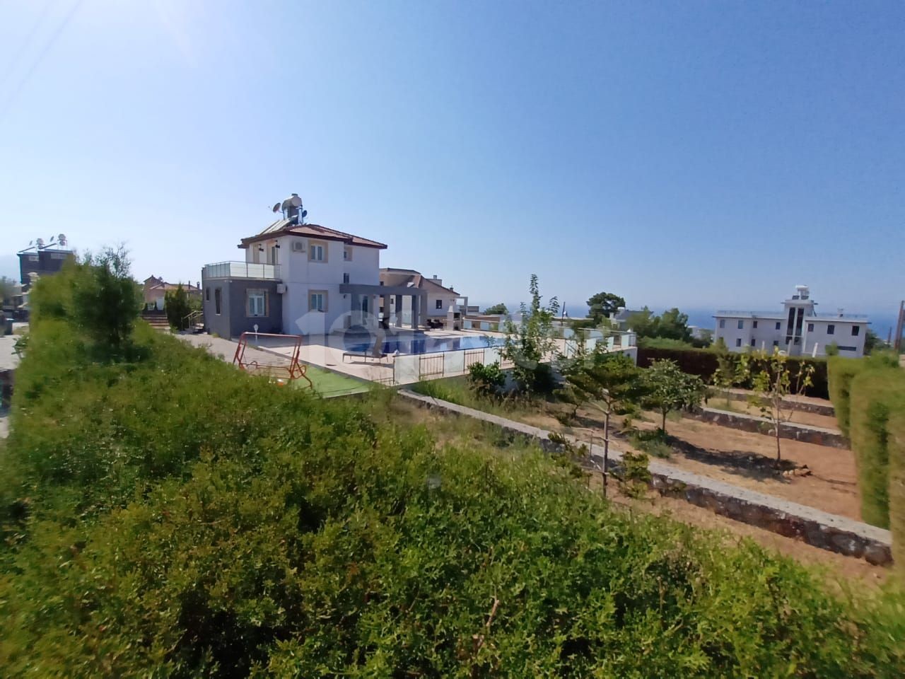 3+1 villa in Kyrenia Chatalköy. schöne Aussicht auf das Meer und die Berge. ** 