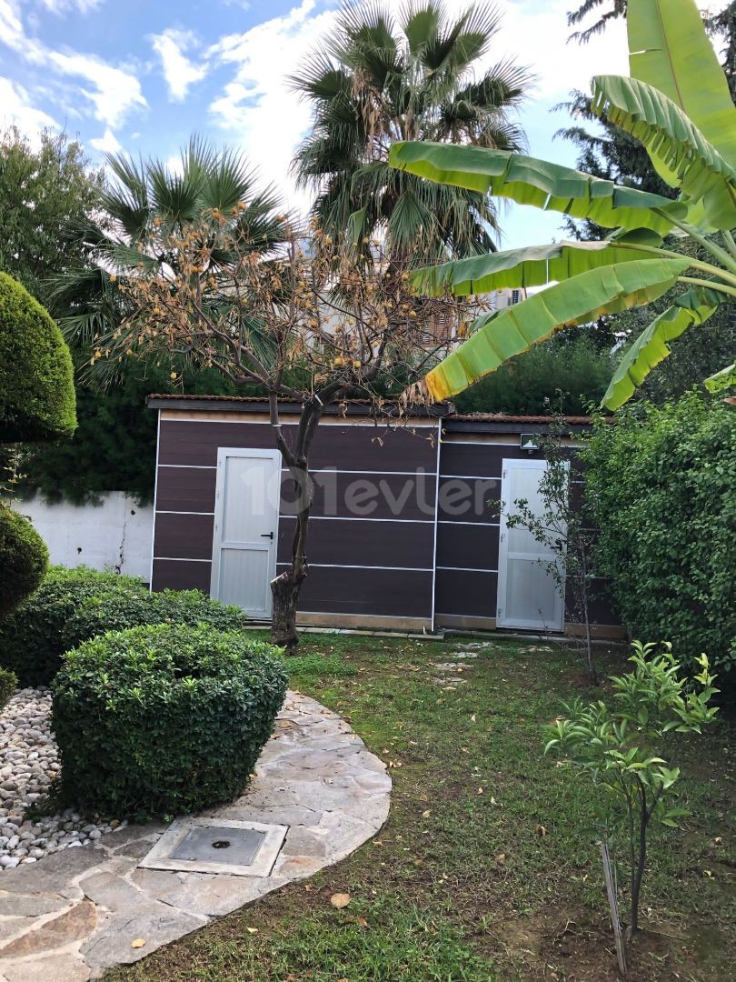 Schöne 3 + 1 villa mit Meer-und Bergblick in Kyrenia ** 