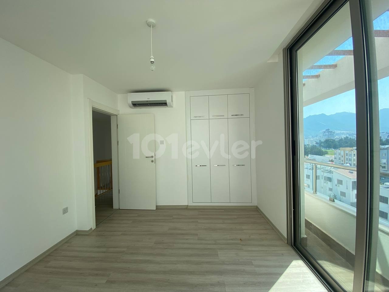 Girne Merkezde  3 Yatak Odalı , Yeni Liman ve Deniz Manzaralı Penthouse Dubleks Dairemiz