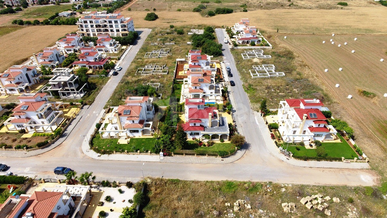 İskele Boğaz'da 3 Yatak Odalı Denize Yakın, Ortak havuzlu veya Özel havuz Opsiyonlu 66 Müstakil Villa ve 1 Apartman Bloğundan Oluşan Lüks Projemiz