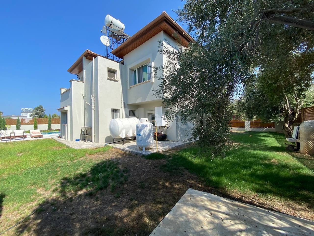 Kyrenia Karaoglanoglu Unsere Villa Mit 3 Schlafzimmern, Pool , Großem Garten Und 4 Schlafzimmern Potenzial Mit Renovierung, Wenn Sie Möchten ** 