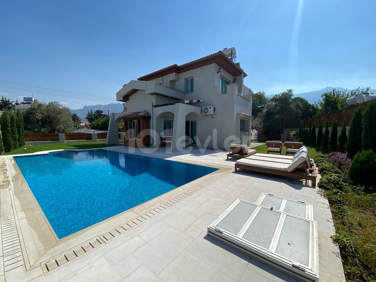 Kyrenia Karaoglanoglu Unsere Villa Mit 3 Schlafzimmern, Pool , Großem Garten Und 4 Schlafzimmern Potenzial Mit Renovierung, Wenn Sie Möchten ** 