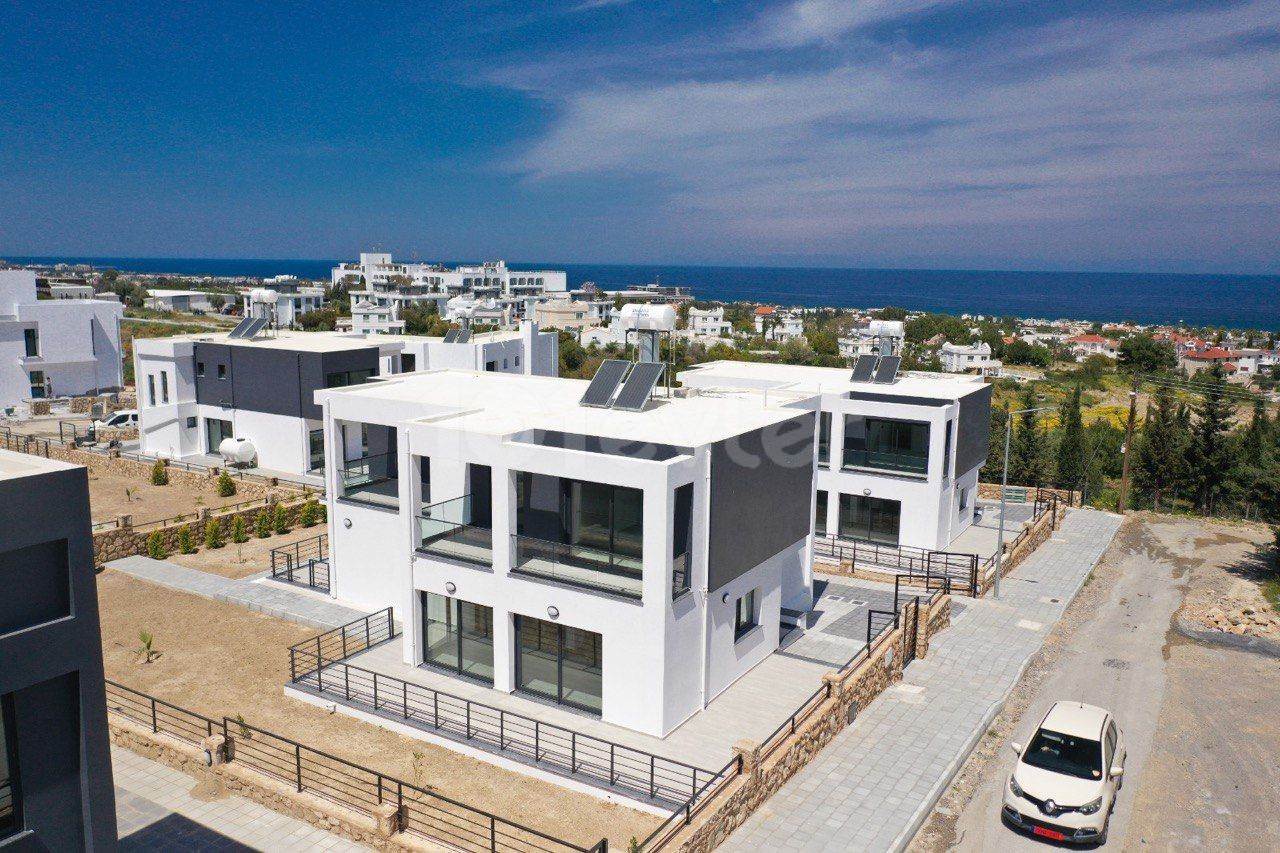 Girne Çatalköy'de 3 Yatak Odalı 4X8 Havuzu İle Birlikte Deniz Ve Dağ Manzaralı Sıra Gelen Harika Dizaynlı Yeni Bitmiş Villa Projesi!