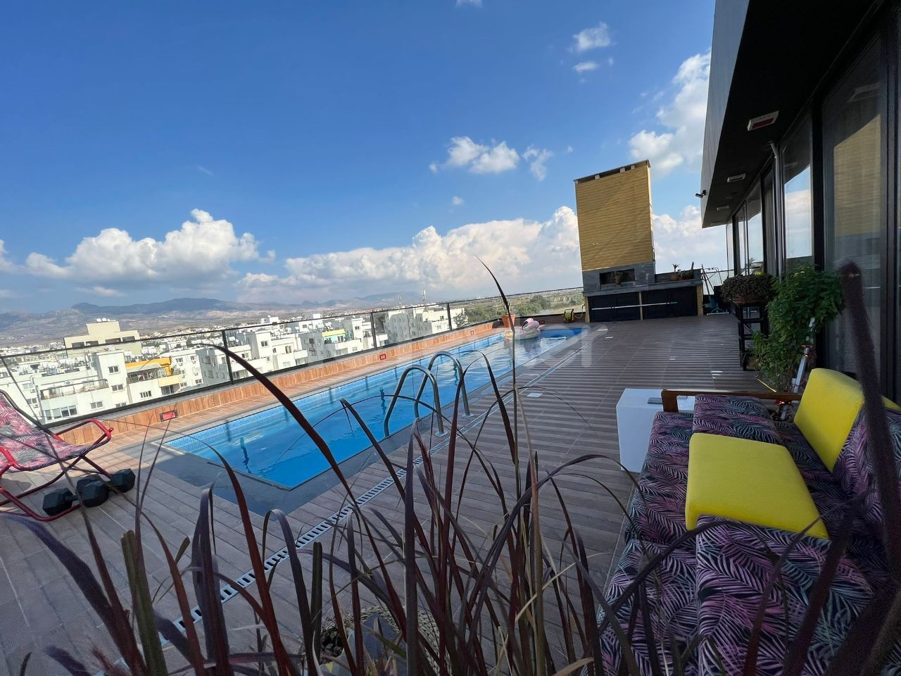 Penthouse 100m2 mit Terrasse und Schwimmbad. 