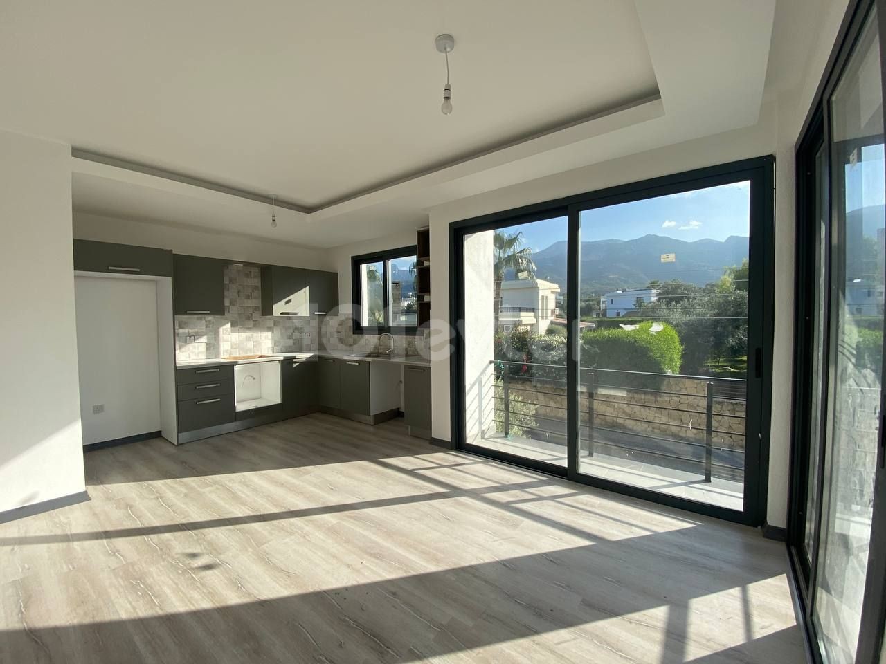 Penthouse zu verkaufen in Ozankoy, Kyrenia mit 2 Schlafzimmern und 50m2 Terrasse, bereit zum Einzug und bereit zu vermieten.