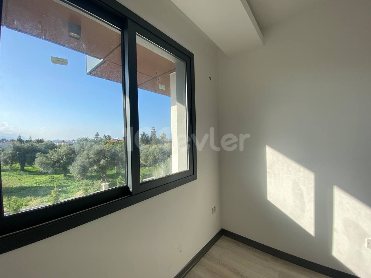 Penthouse zu verkaufen in Ozankoy, Kyrenia mit 2 Schlafzimmern und 50m2 Terrasse, bereit zum Einzug und bereit zu vermieten.