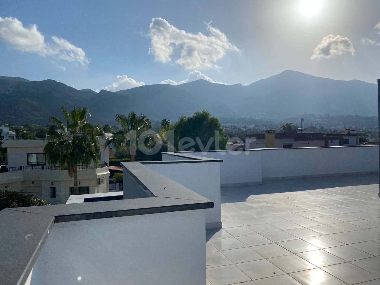 Penthouse zu verkaufen in Ozankoy, Kyrenia mit 2 Schlafzimmern und 50m2 Terrasse, bereit zum Einzug und bereit zu vermieten.