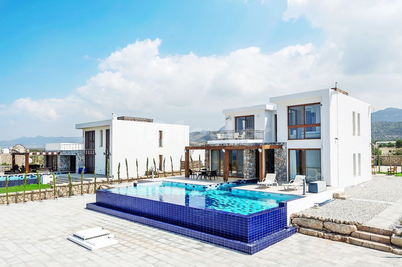 Unser neues Projekt mit 4 Schlafzimmern, 70 m² großem Privatpool, Kamin und Grillecke in 3 verschiedenen Villentypen in Famagusta Tatlısu