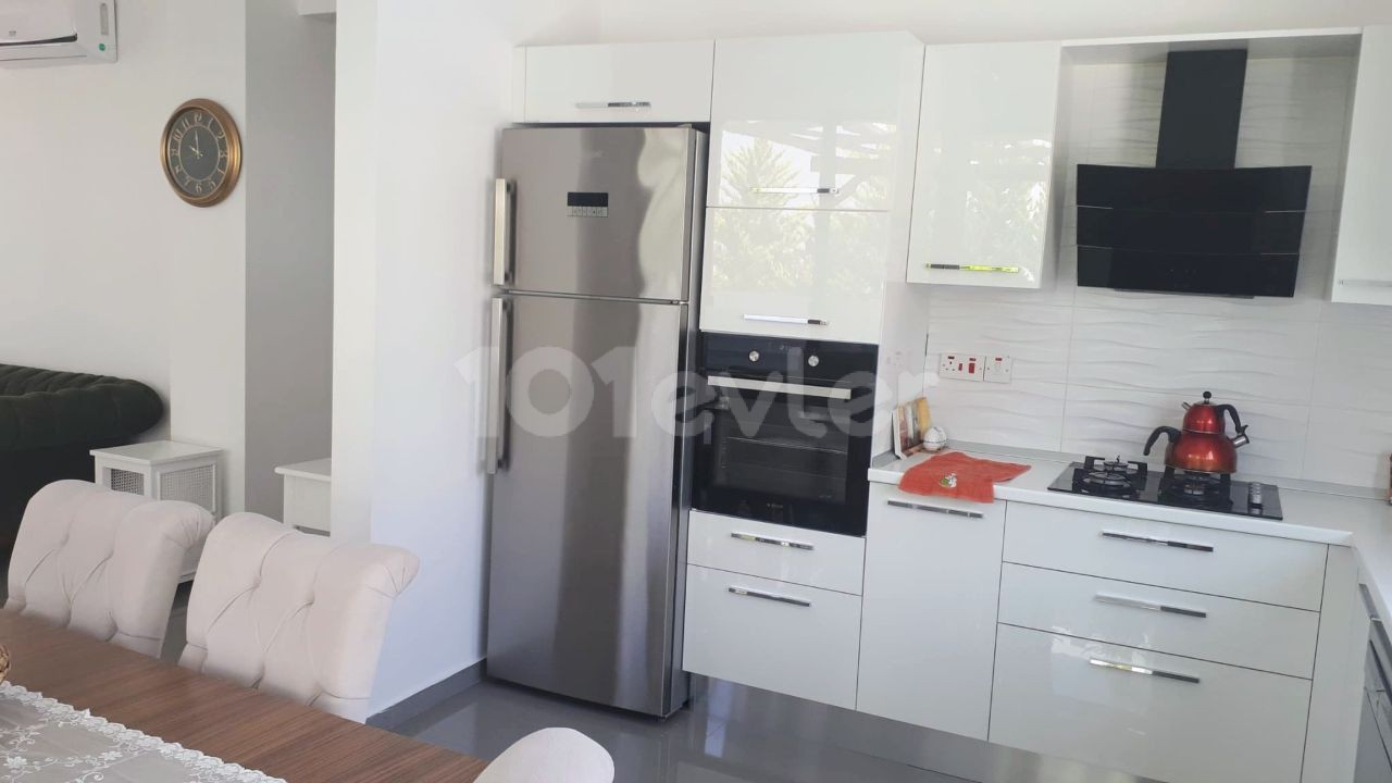 Alsancak'ta 200 m² yüzme havuzlu güzel 4+1 kiralık villa.