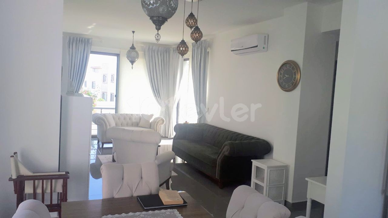 Alsancak'ta 200 m² yüzme havuzlu güzel 4+1 kiralık villa.