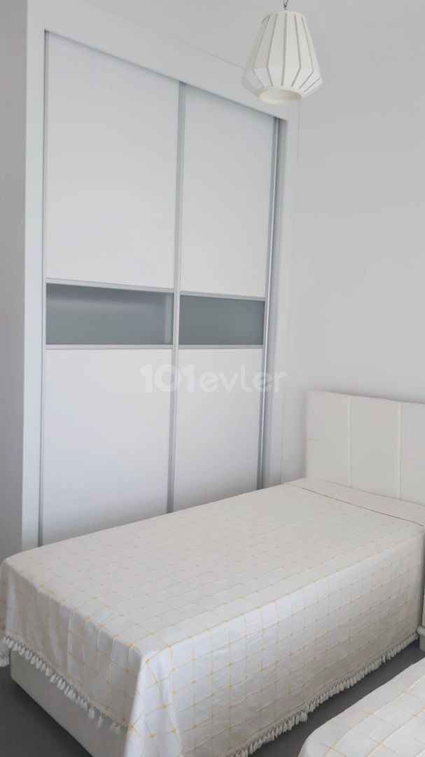 Alsancak'ta 200 m² yüzme havuzlu güzel 4+1 kiralık villa.