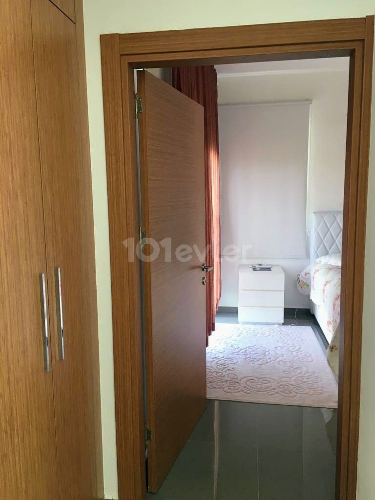 Alsancak'ta 200 m² yüzme havuzlu güzel 4+1 kiralık villa.