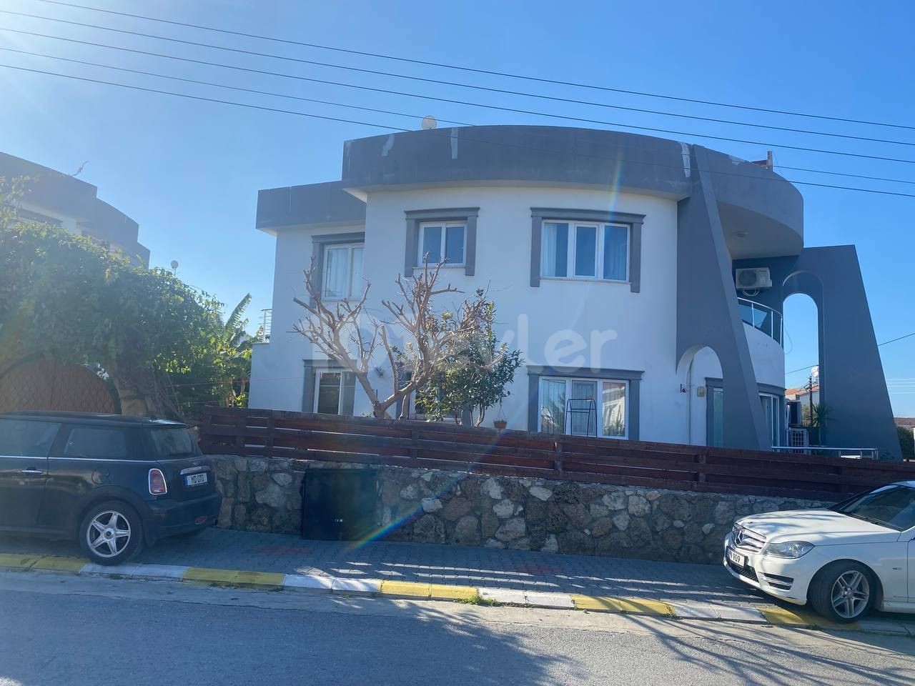 Kyrenia Karaoğlanoğlu Border with its proximity to the Ring Road and Lower Road, with its proximity to everywhere and walking distance to the sea.