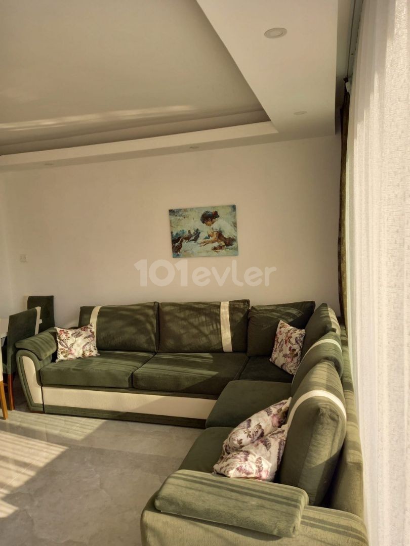 Unser komfortables 1-Zimmer-Apartment mit Berg- und Meerblick in einer gepflegten Anlage mit Pool in Lapta, Kyrenia