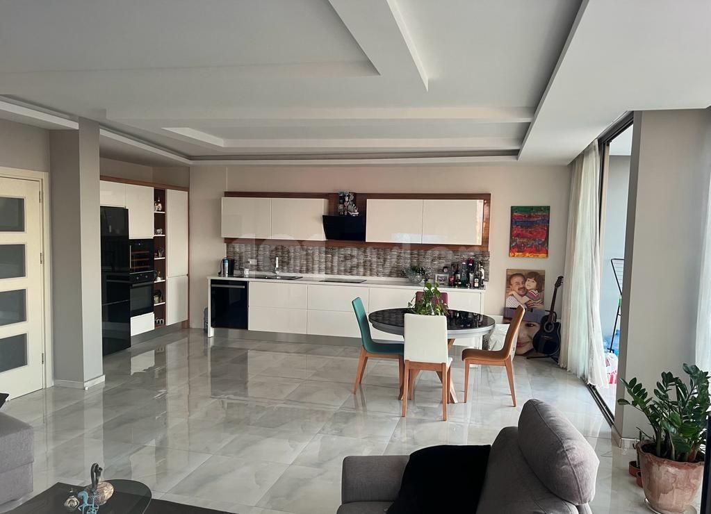 3+1 geräumige Wohnung in Kyrenia