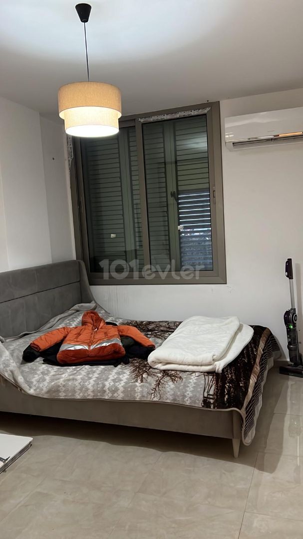 3+1 geräumige Wohnung in Kyrenia