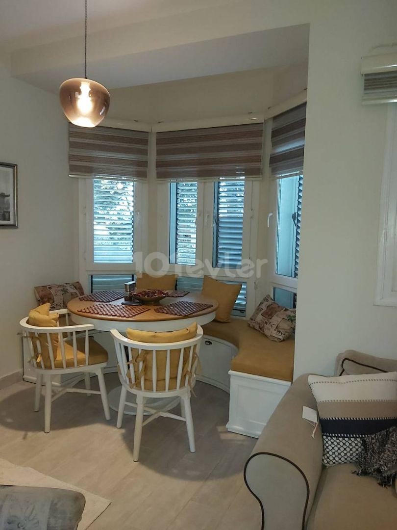 Kyrenia Karaoglanoglu 3-Schlafzimmer-Doppelvilla mit Gazebo-Pool und offenem Feld in Kyrenia Karaoglanoglu