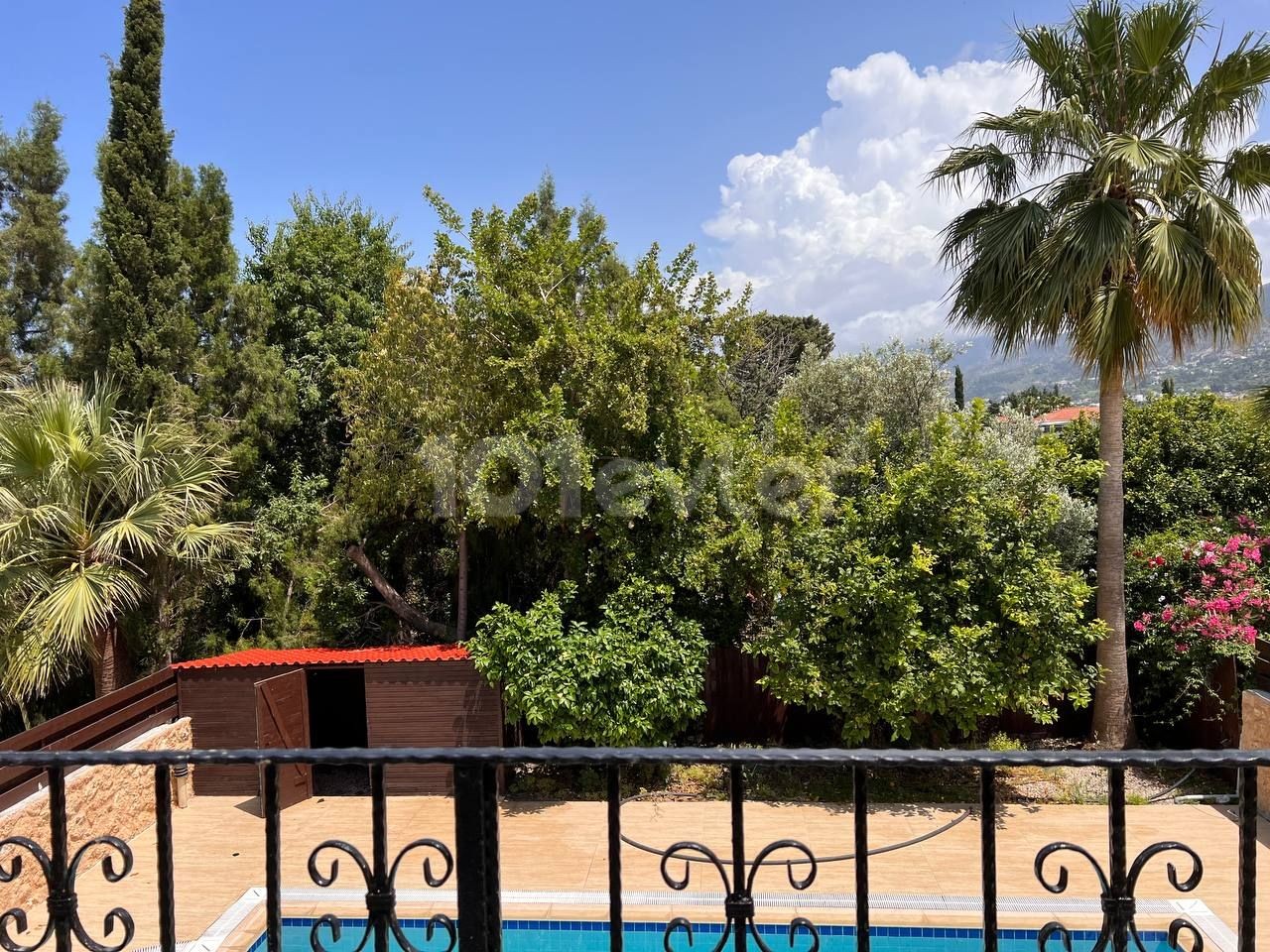 Unser Maisonette-Haus mit 2 Schlafzimmern, freistehendem Pool und Berg- und Meerblick in Girne Lapta