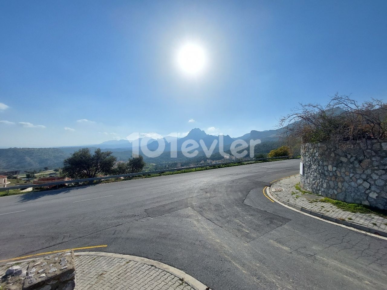 Grundstück mit herrlicher Lage und unvergesslichem Meerblick zum Verkauf in Kyrenia ARAPKÖY