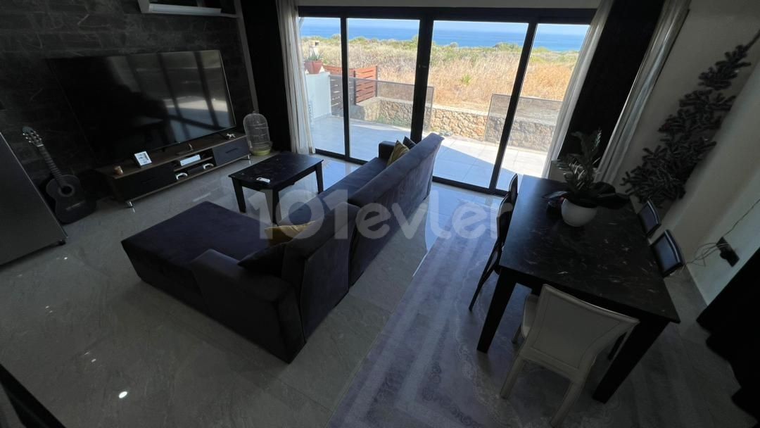 İKIZVILLA WITH MONTHLY PAYMENT, 50 METERS FROM THE SEA IN KARŞIYAK