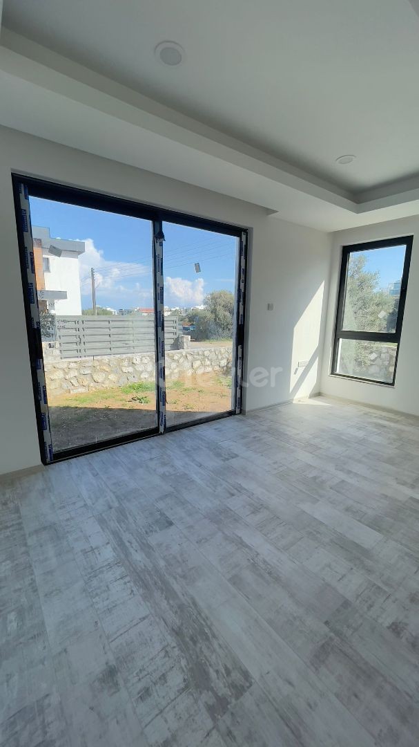 Bezugsfertige Villa mit 4 Schlafzimmern zum Verkauf in Kyrenia Zeytinlik