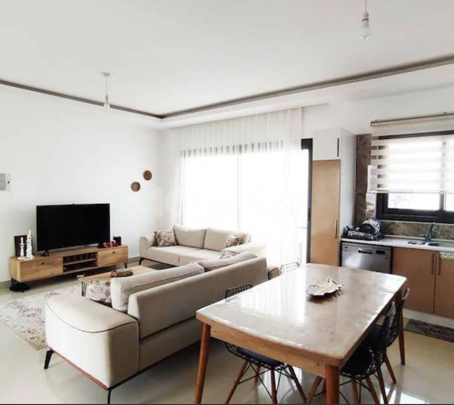 Girne Zeytinlik'te Full Eşyalı Taşınmaya Hazır 3+1 Havuzlu Muhteşem Penthouse