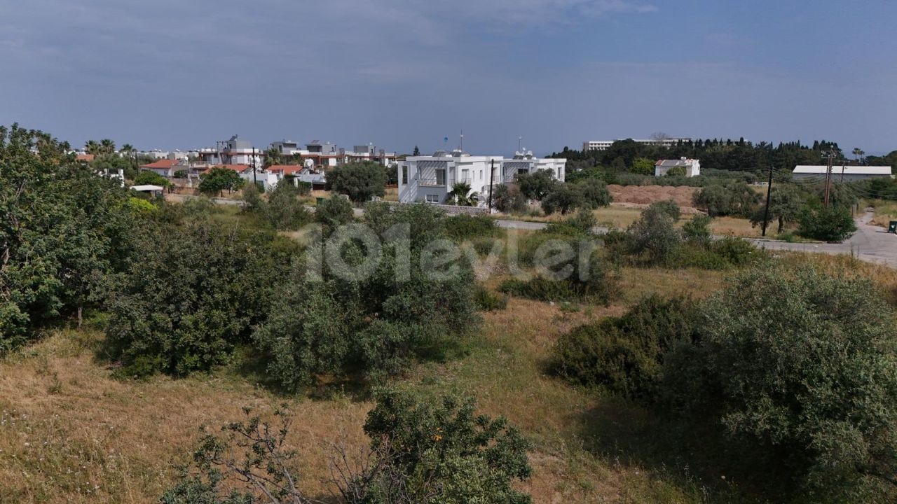 1 decare of land for sale in a central location, 500 meters from the sea in Çatalköy