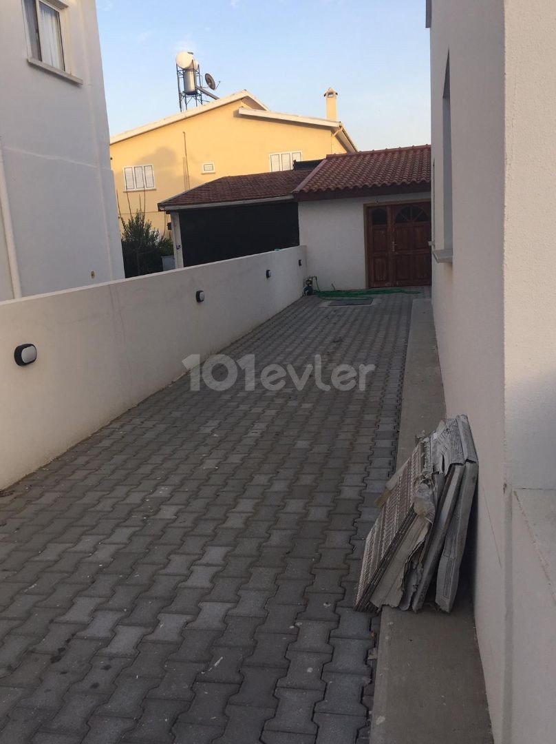 Lefkoşa yenikent villa bölgesinde sessiz ve sakin bir mahallede 5+1 kiralık  villa