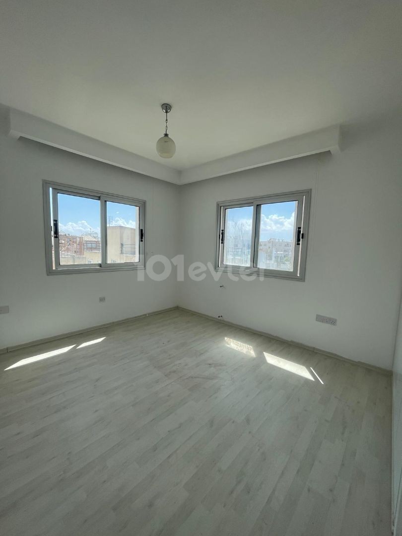 YATIRIMLIK DAİRE! YÜKSEK KİRA GARANTİLİ! LEFKOŞA MARMARA BÖLGESİNDE SATILIK 3+1 DAİRE