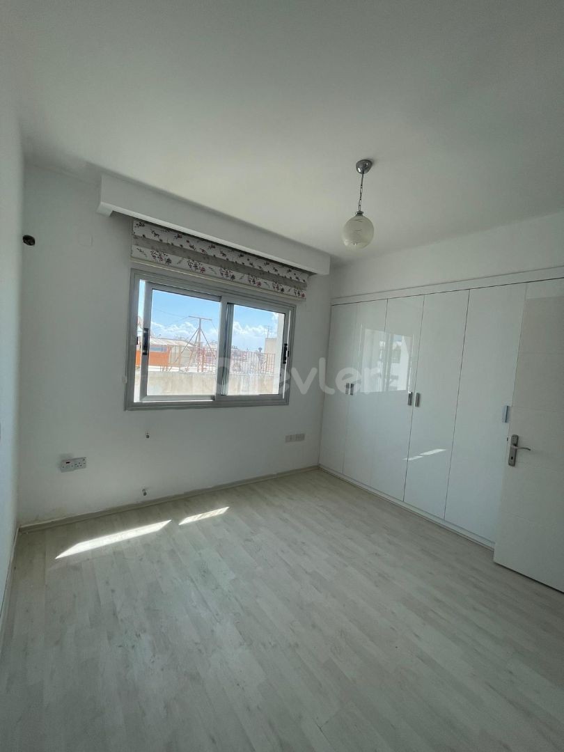 YATIRIMLIK DAİRE! YÜKSEK KİRA GARANTİLİ! LEFKOŞA MARMARA BÖLGESİNDE SATILIK 3+1 DAİRE