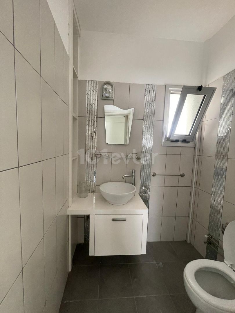 YATIRIMLIK DAİRE! YÜKSEK KİRA GARANTİLİ! LEFKOŞA MARMARA BÖLGESİNDE SATILIK 3+1 DAİRE