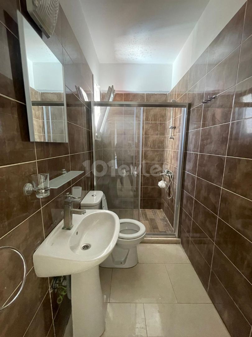 GİRNE MERKEZDE DENİZ VE DAĞ MANZARALI ÖĞRENCİYE KİRALIK YENİ VE FULL EŞYALI 2+1  PENTHOUSE DAİRE