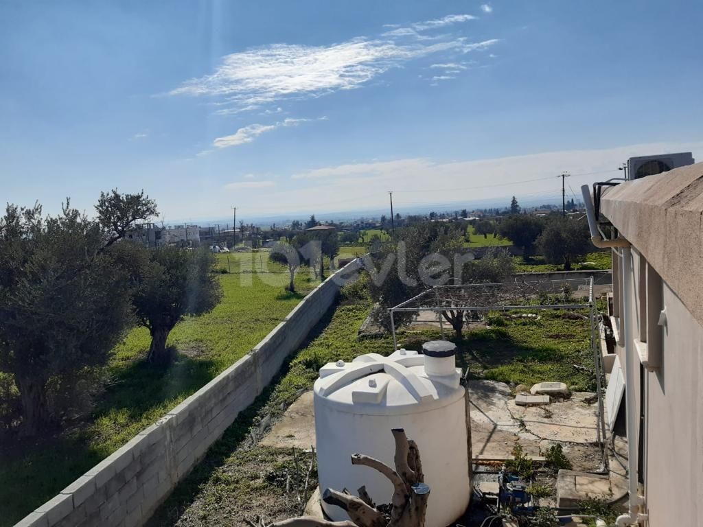 1 FERTIG 1 HALBES HAUS IN NIKOSIA MÜHLE MIT 1,5 HEKTAR LAND ZUM VERKAUF ** 