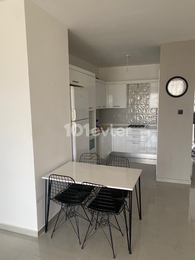 LEFKOŞA GÖNYELİ BÖLGESİNDE ANA CADDE ÜZERİ KİRALIK 2+1 EŞYALI DAİRE