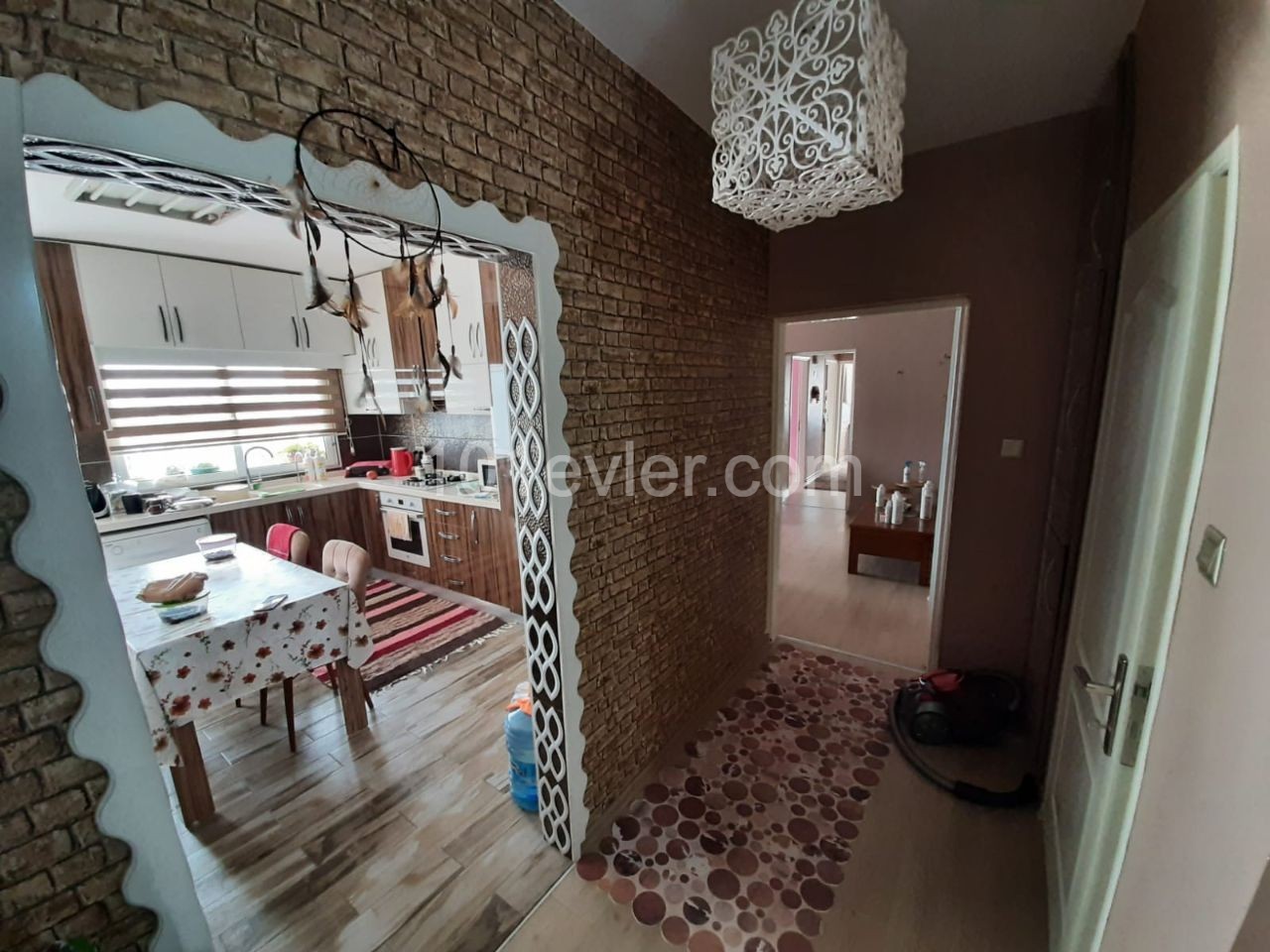 MAĞUSA MERKEZDE CITY MALL YAKINI SATILIK 3+1 ARA KAT DAİRE