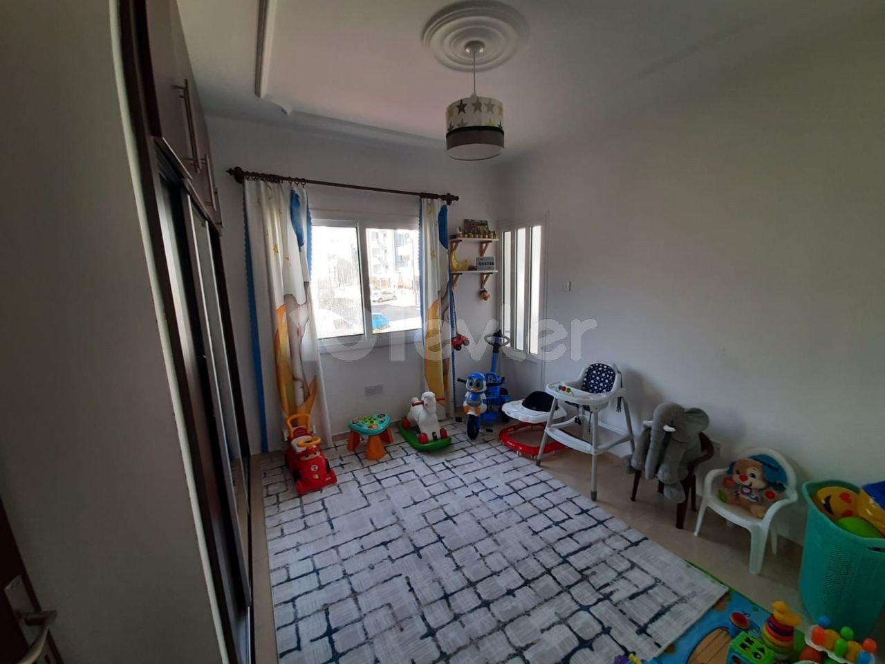 1 IN DER INNENSTADT VON FAMAGUSTA. 3+1 WOHNUNG ZUM VERKAUF AUF DER ETAGE ** 