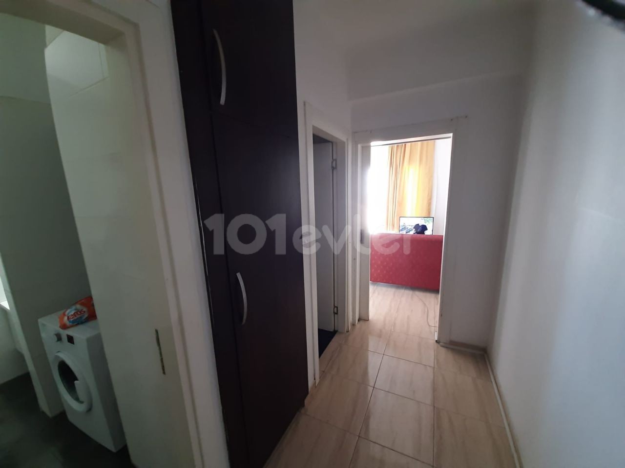 MAĞUSA MERKEZDE ANAYOL ÜSTÜNDE TİCARİ ÜNVANADA SAHİP SATILIK 3+1 DAİRE