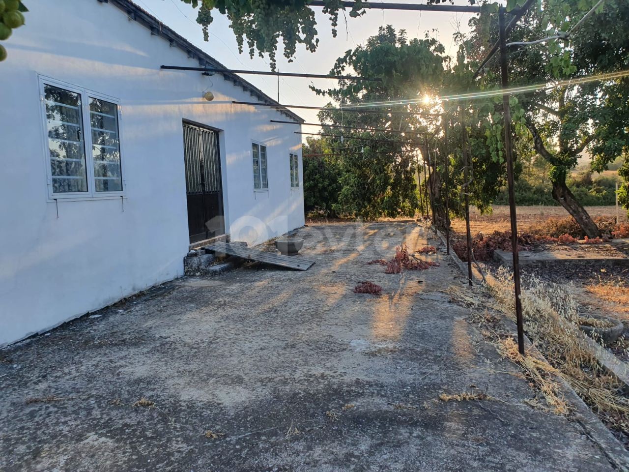 EINFAMILIENHAUS ZUM VERKAUF IN EINEM 10 HEKTAR GROßEN GRUNDSTÜCK IM DORF MEHMETCHIK ** 