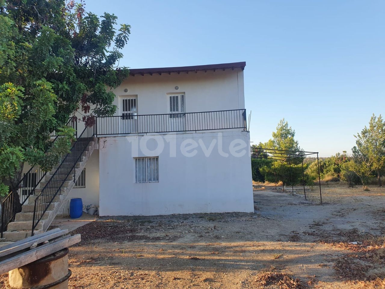 DETACHED HOUSE FOR SALE IN A 10 Decare PLOT IN THE VILLAGE OF MEHMETÇIK ** 