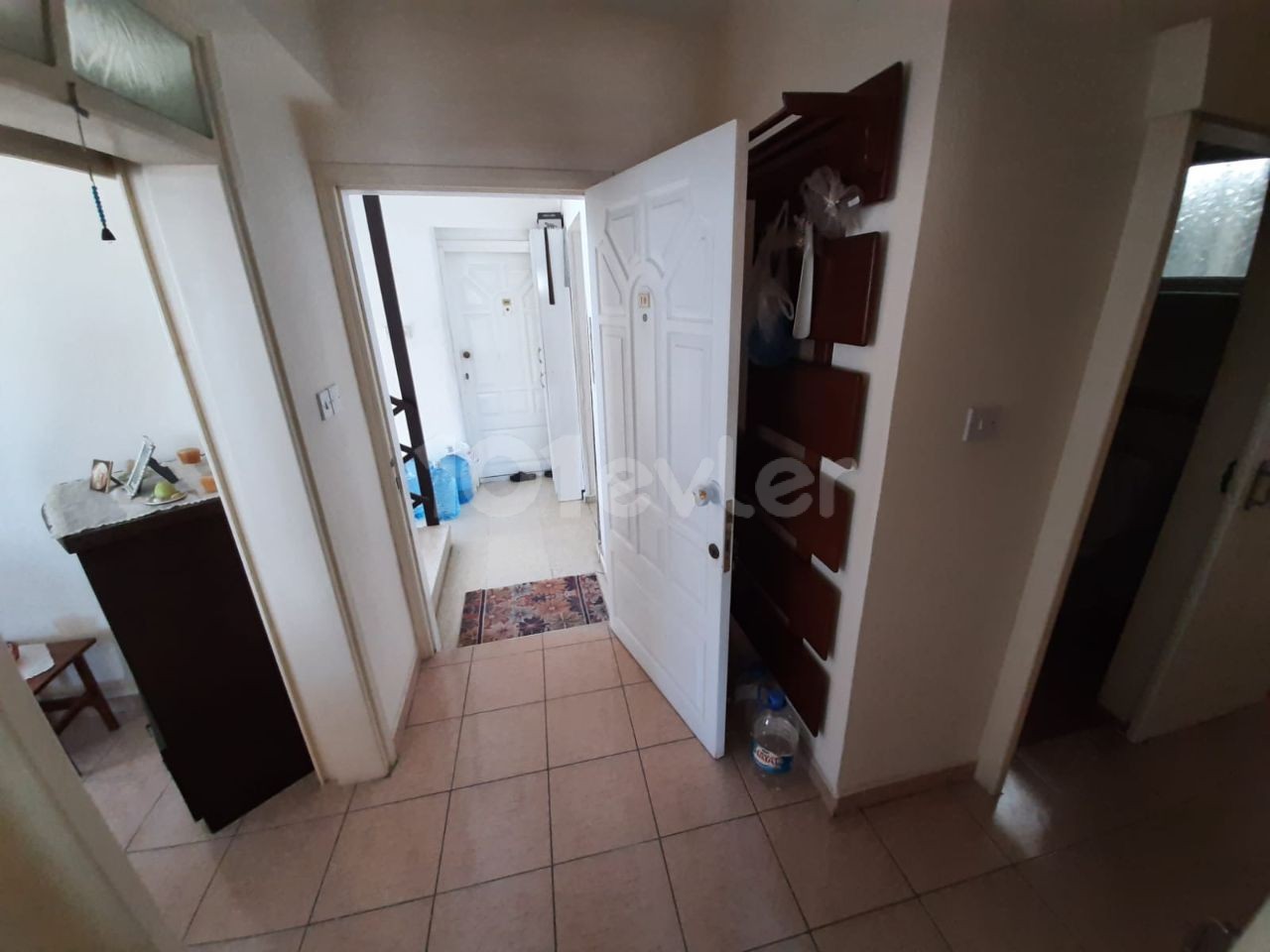 3 + 1 APARTMENT FOR SALE WITH A COMMERCIAL TITLE IN THE VERY CENTER OF THE CAVE, OPPOSITE THE CITY MALL ON THE HIGHWAY ** 