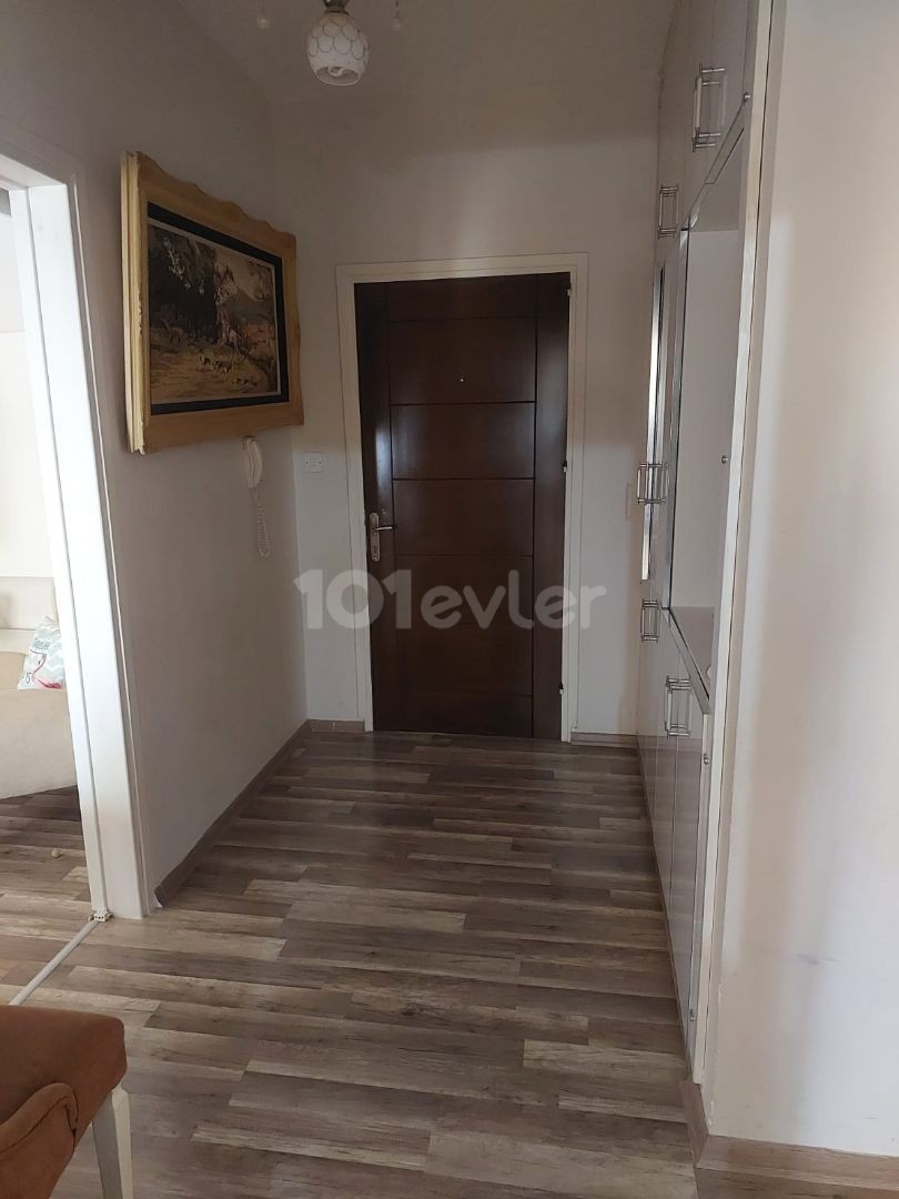 MAĞUSA YENİBOĞAZİÇİNDE ASANSÖRLÜ BİNADA EŞYALI SATILIK 3+1 DAİRE