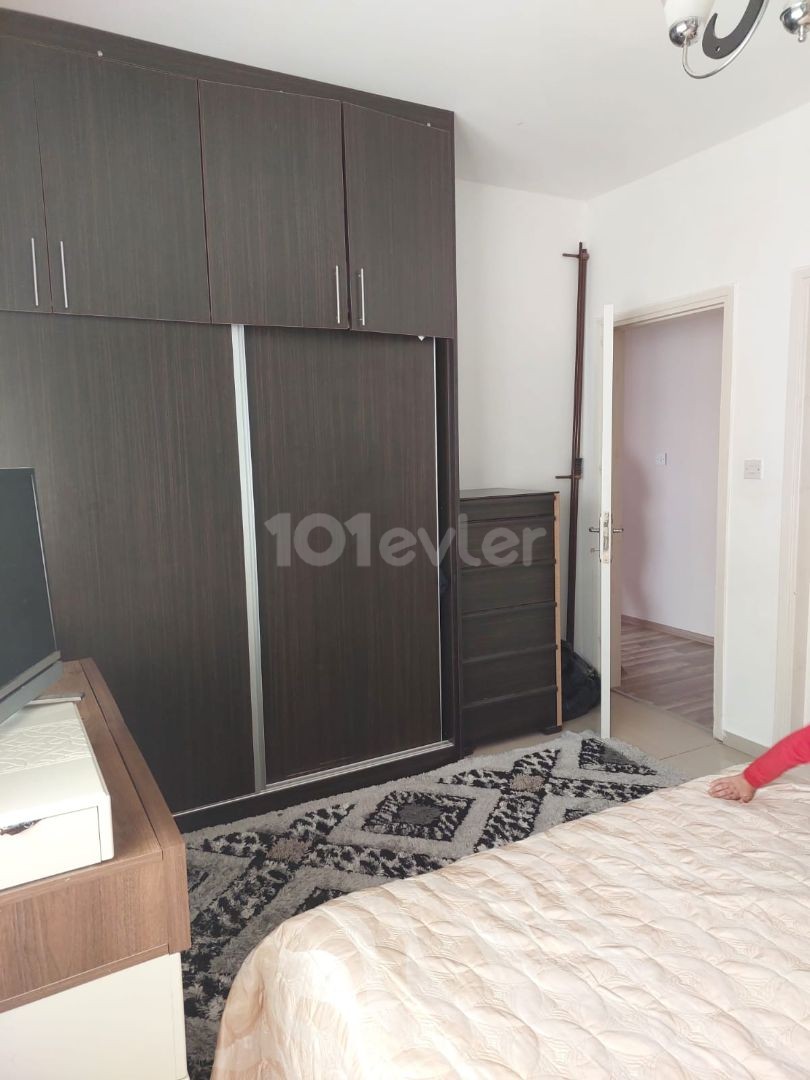 MAĞUSA YENİBOĞAZİÇİNDE ASANSÖRLÜ BİNADA EŞYALI SATILIK 3+1 DAİRE