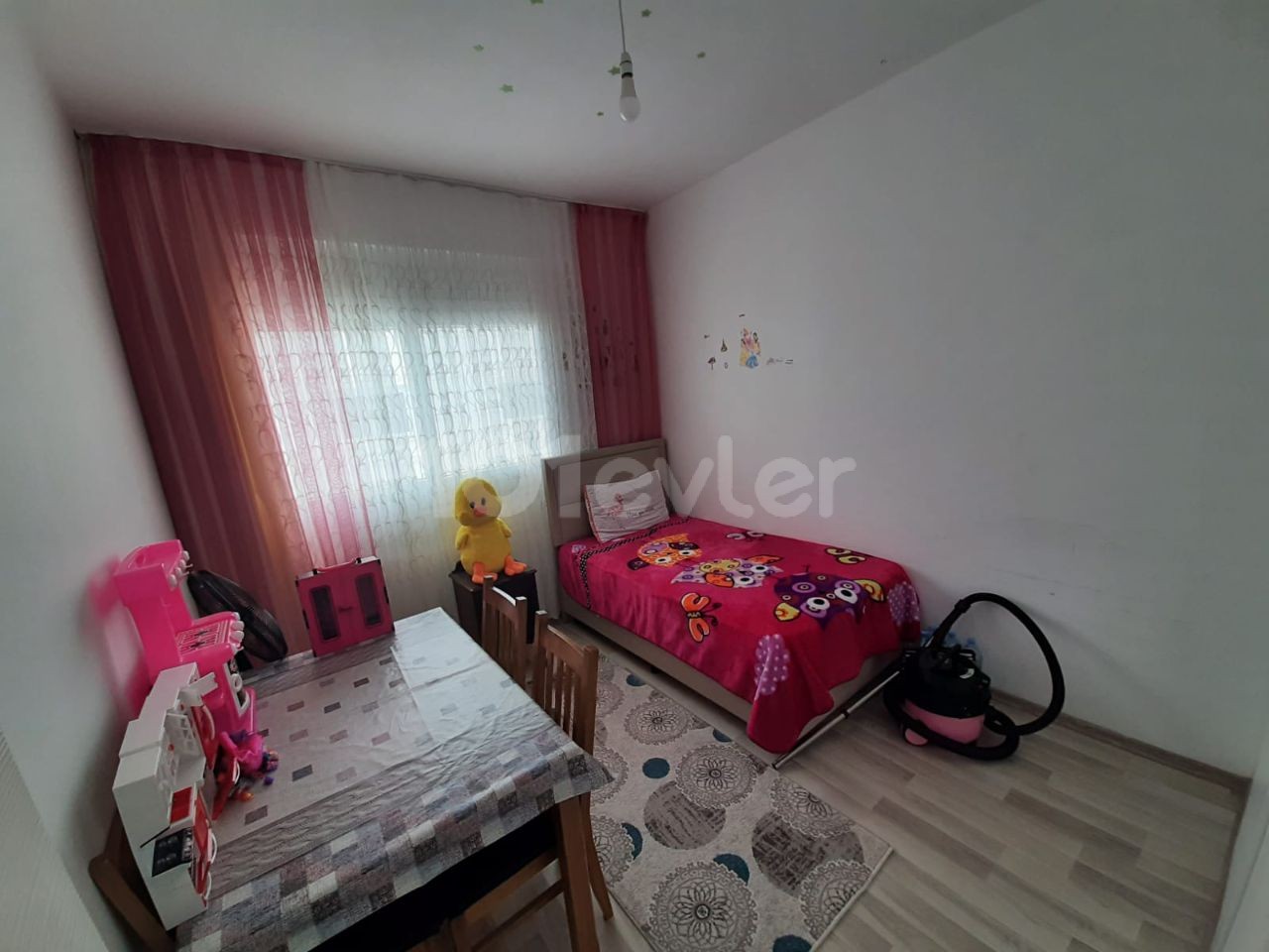 MAĞUSA GÜVERCİNLİKTE ORTAK HAVUZLU SİTEDE SATILIK 3+1 DAİRE