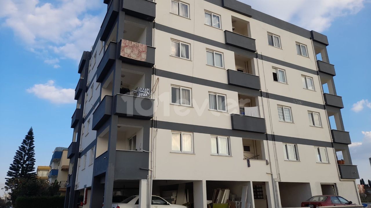 MAĞUSA BAYKAL BÖLGESİ PERŞEMBE PAZARI VE ESKİ LEMAR YAKINI SATILIK 1+1 DAİRE