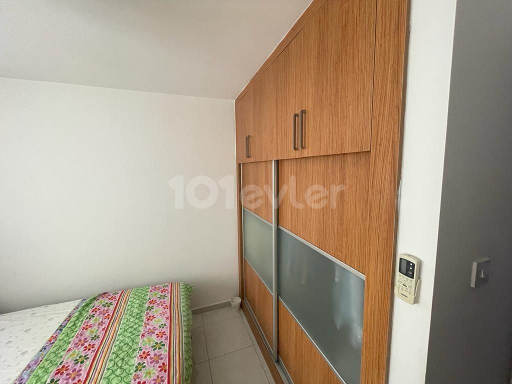 MAĞUSA DAÜNÜN HEMEN YANINDA CADDE ÜSTÜ DENİZ MANZARALI SATILIK 2+1 DAİRE