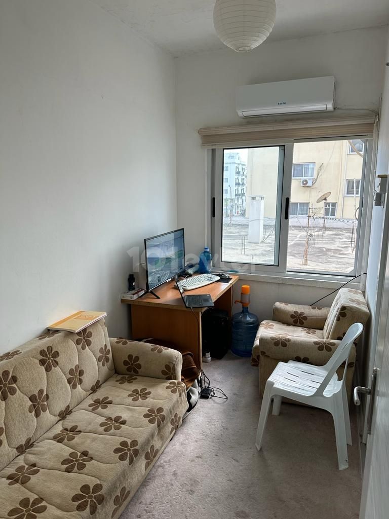 INVESTITIONSMÖGLICHKEIT 1+1 WOHNUNG IM ZENTRUM VON FAMAGUSTA, 1 GEHMINUTE ZUR SALAMIS AVENUE